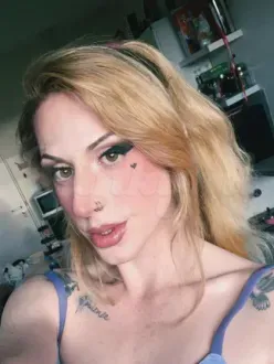 English Speaking Goth/Alt Trans Girl Fro in Amsterdam