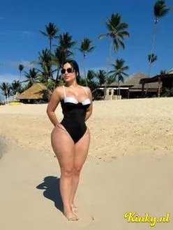 Hot new latina mami in town new in Amsterdam