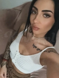 Hot brunette! Party lady in Aarle